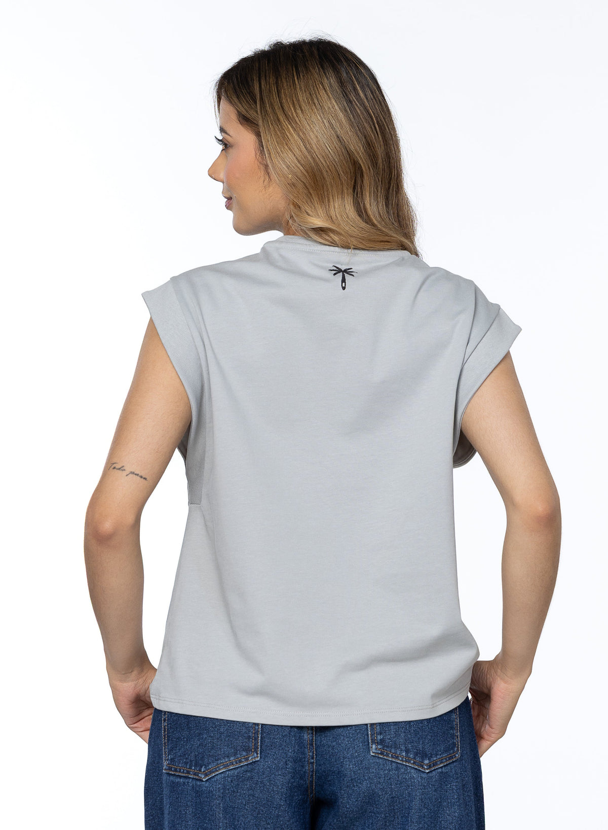 CAMISETA BÁSICA MANGA SISA GRIS