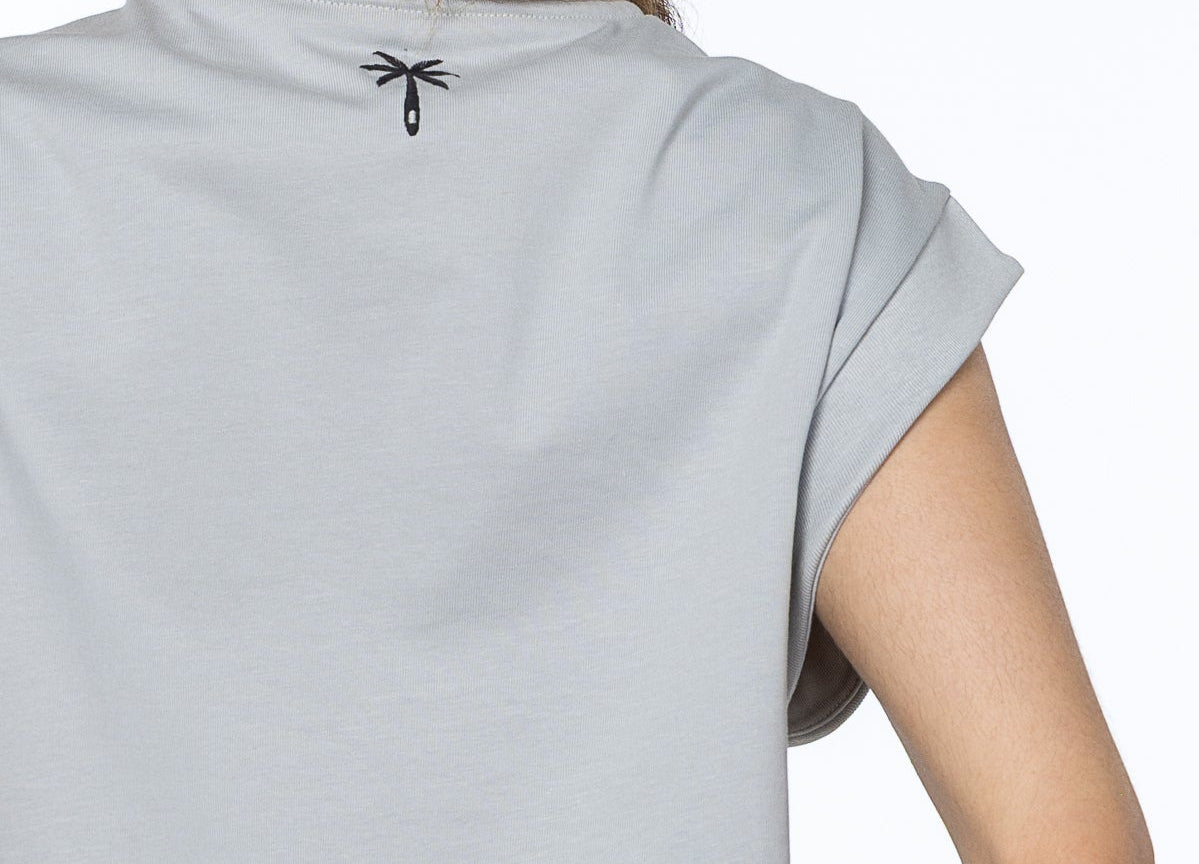 CAMISETA BÁSICA MANGA SISA GRIS