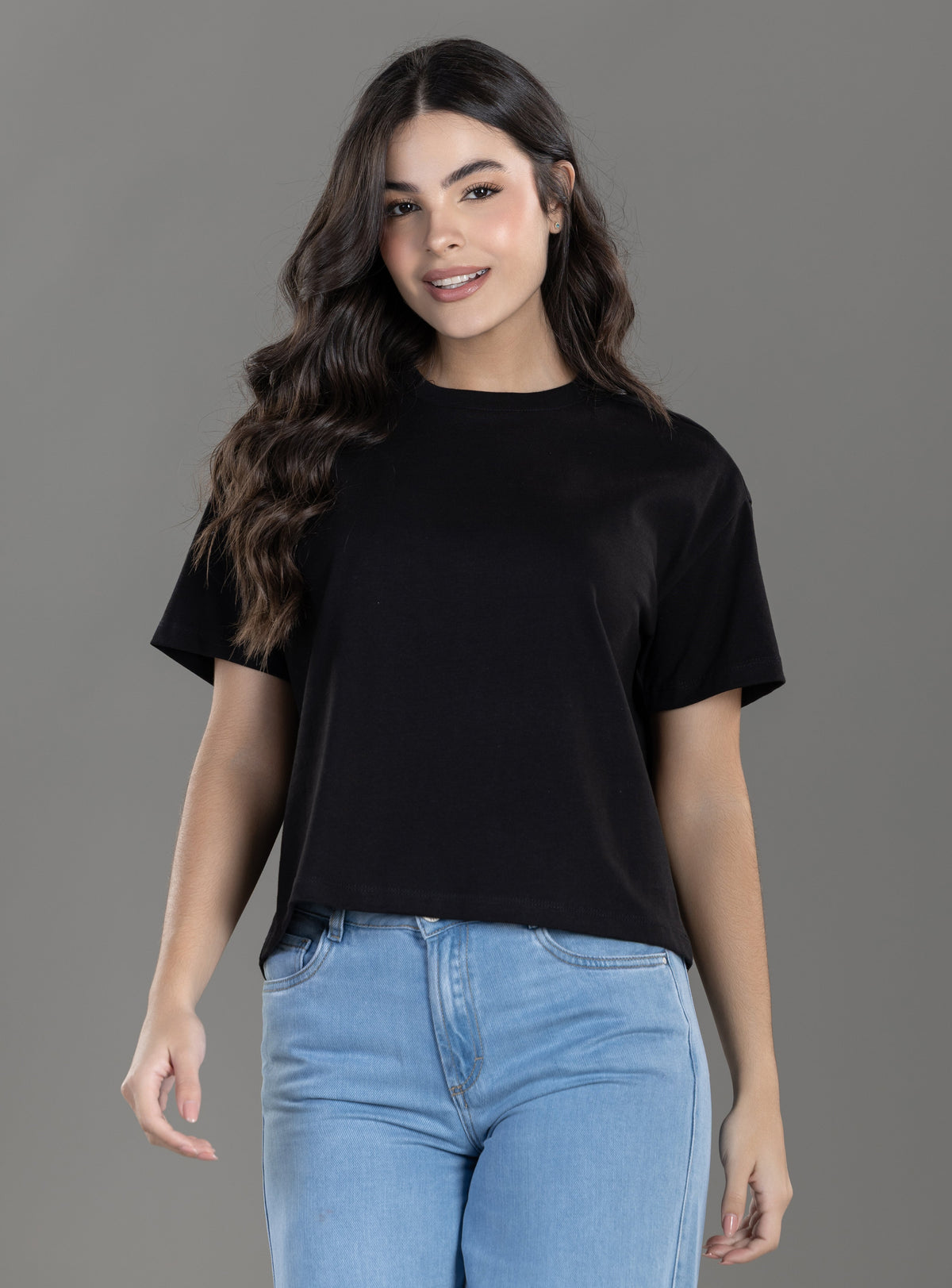 CAMISETA BOXY FIT MANGA CORTA NEGRA
