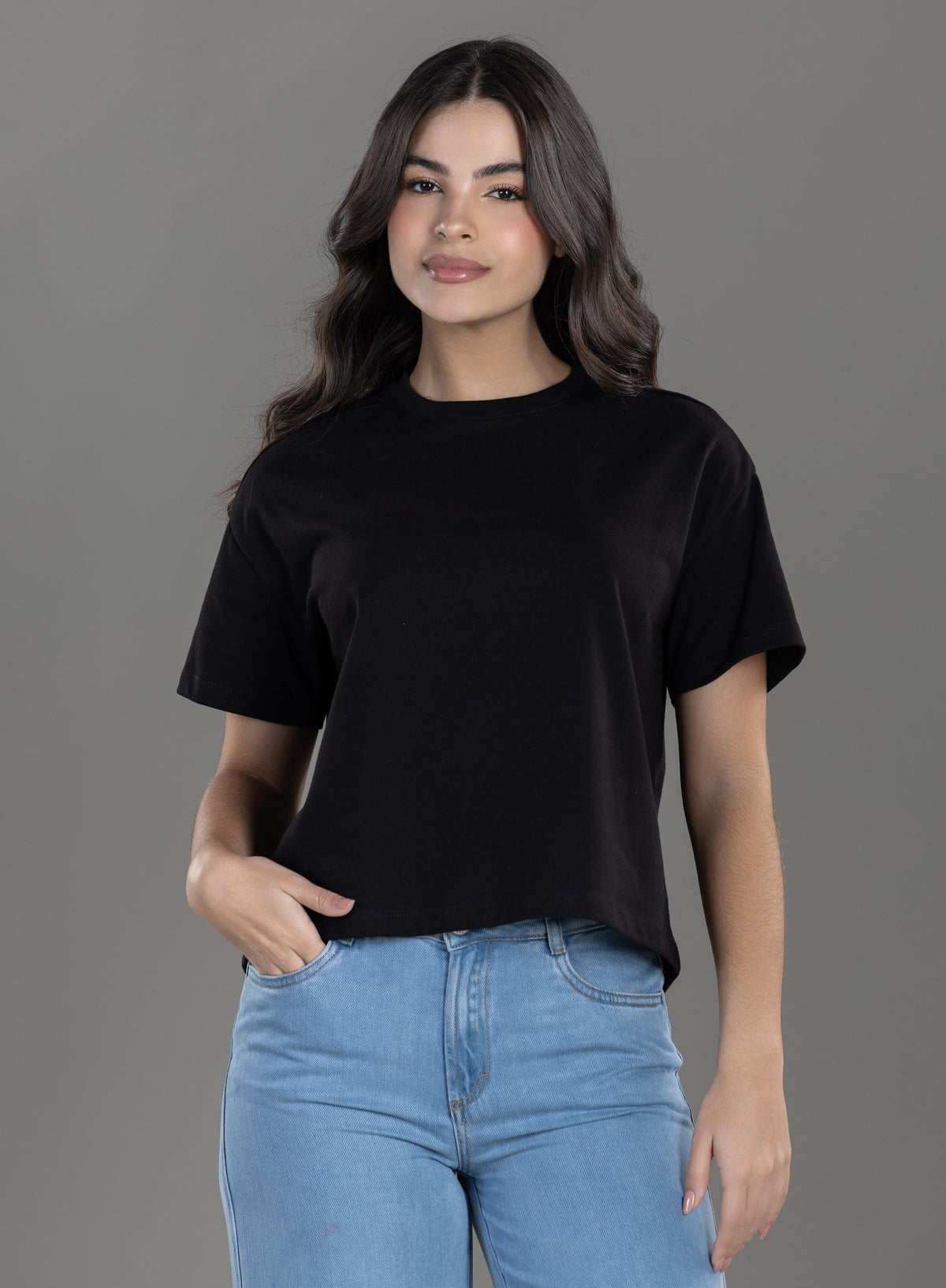 CAMISETA BOXY FIT MANGA CORTA NEGRA