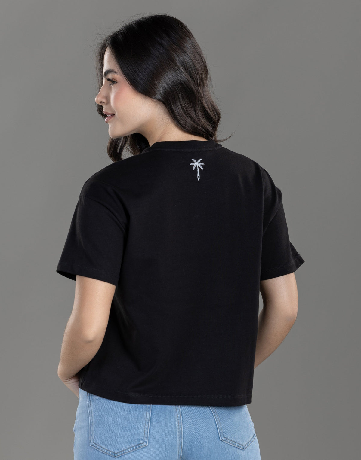 CAMISETA BOXY FIT MANGA CORTA NEGRA