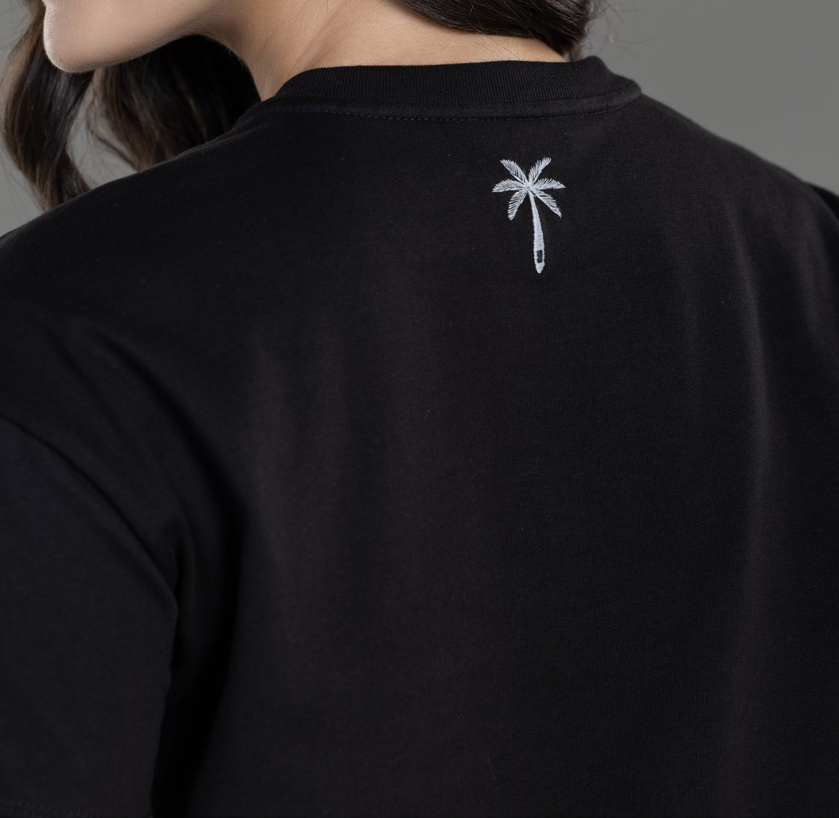 CAMISETA BOXY FIT MANGA CORTA NEGRA