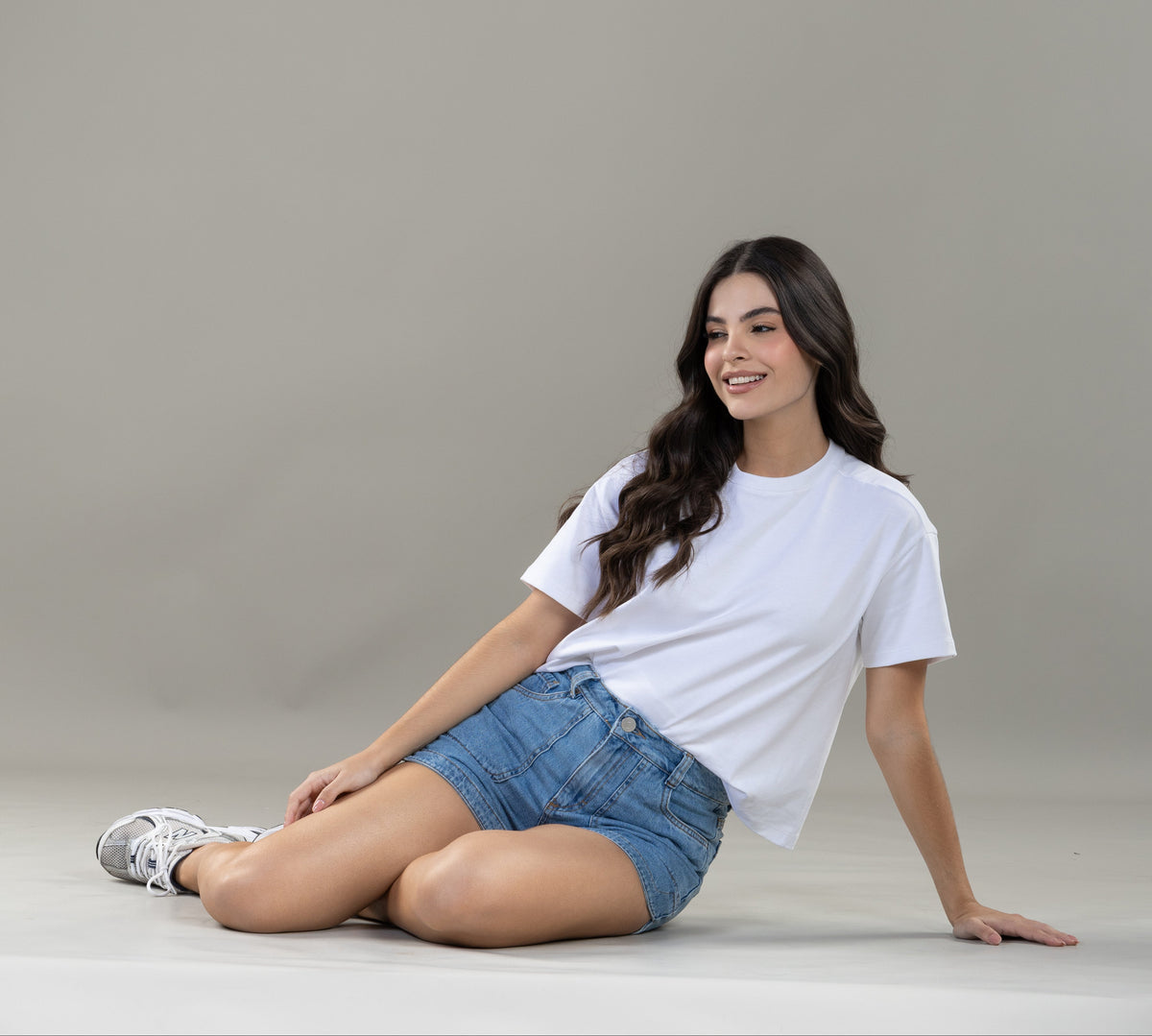 Short Azul Medio Tiro Alto Corte Atlético En Costado