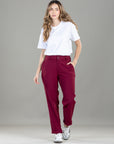 Pantalón Mom Vinotinto Bolsillo Diagonal y Bolsillo Ribete