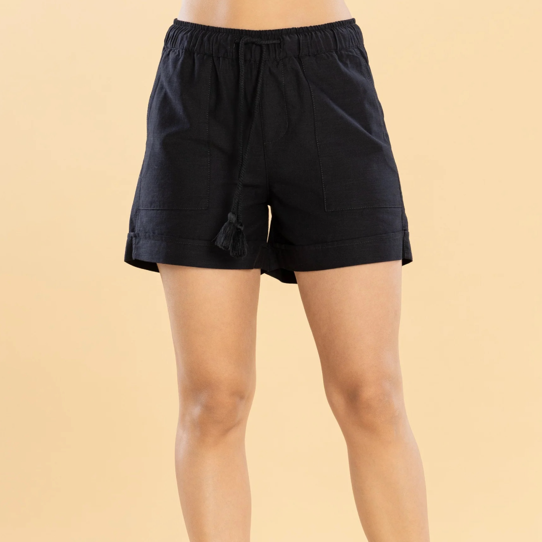 Short Confort Negro Bolsillo Parche