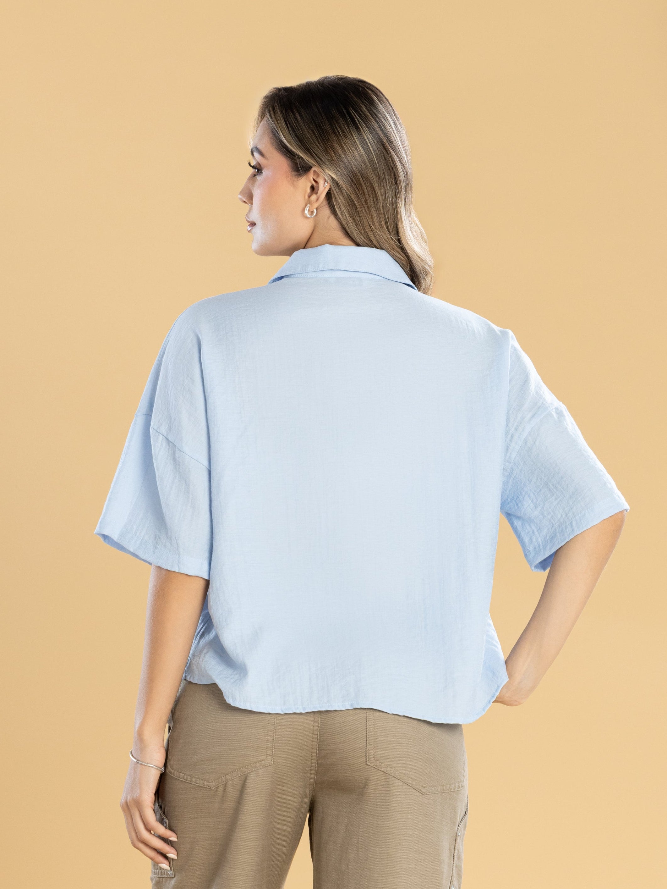 Blusa Oversize Azul Claro Cuello Camisero