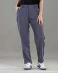 Pantalón Mom Gris Bolsillo Diagonal y Bolsillo Ribete