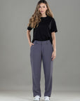 Pantalón Mom Gris Bolsillo Diagonal y Bolsillo Ribete