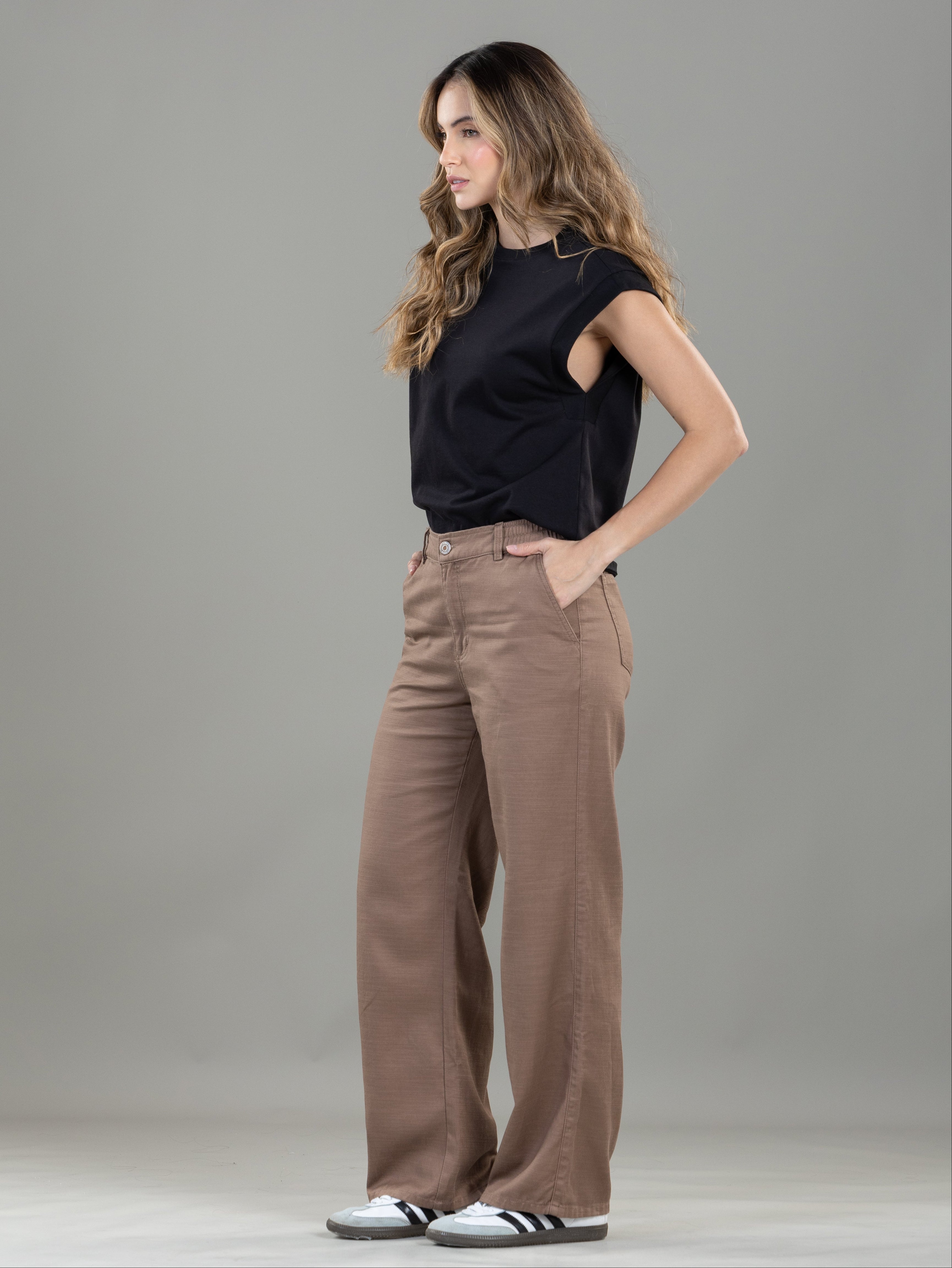 Pantalón Confort Café Bota Recta