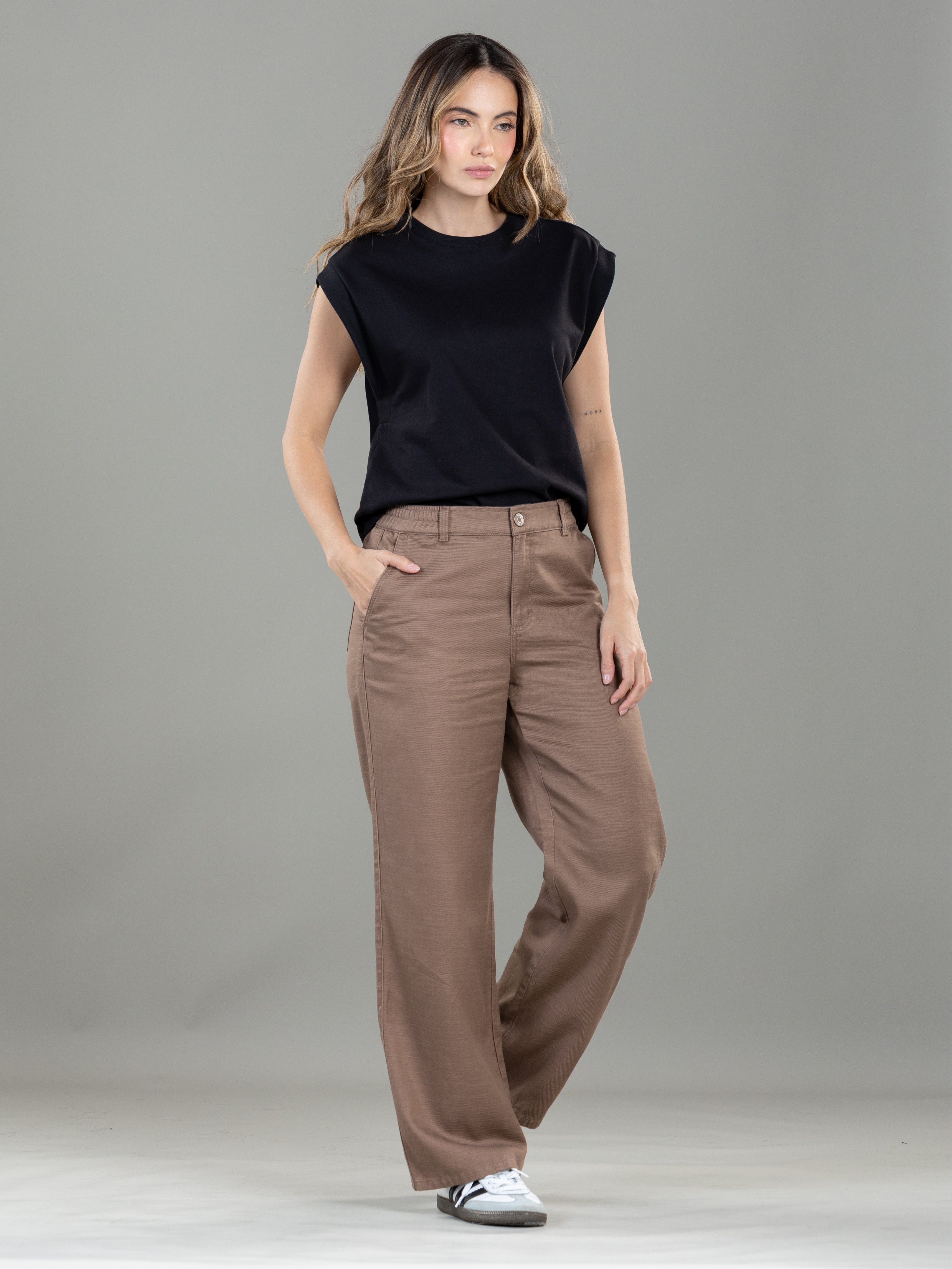 Pantalón Confort Café Bota Recta